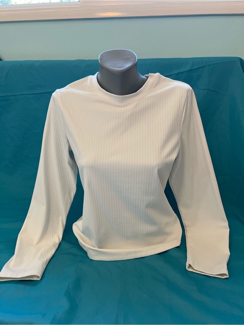 RHONE Long Sleeve Ribbed Crew Top in Off-White - Large snug fit